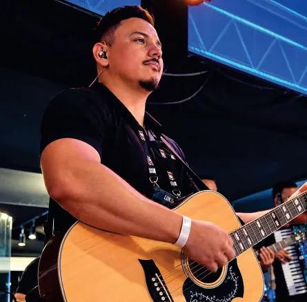 Alexsandro Silva, violão base